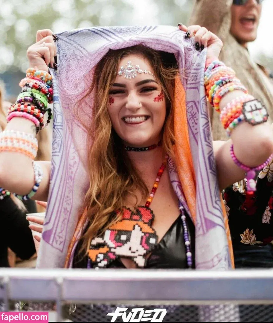 Chloe Moniz / https: / ravemumma Onlyfans Photo Gallery 