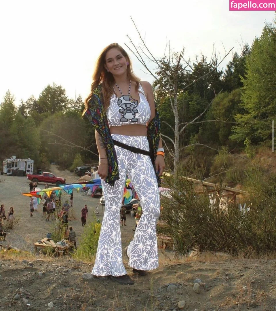 Chloe Moniz / https: / ravemumma Onlyfans Photo Gallery 