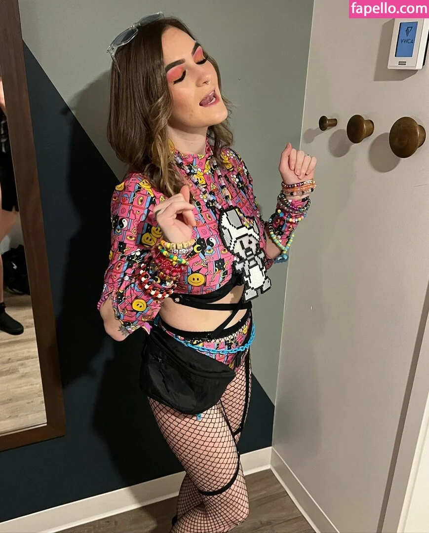 Chloe Moniz / https: / ravemumma Onlyfans Photo Gallery 