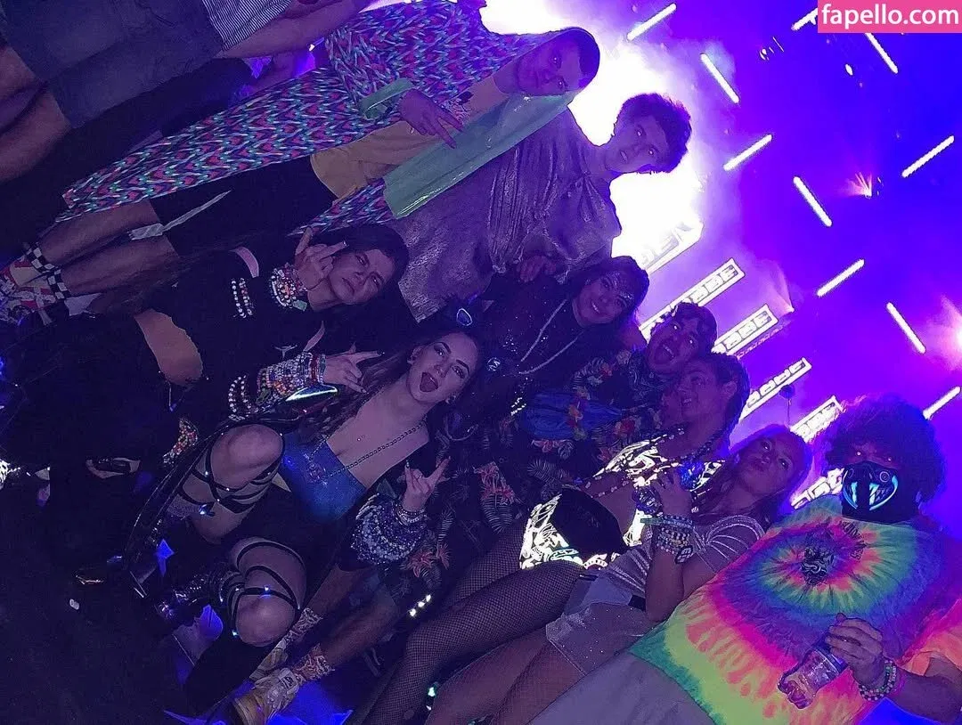 Chloe Moniz / https: / ravemumma Onlyfans Photo Gallery 