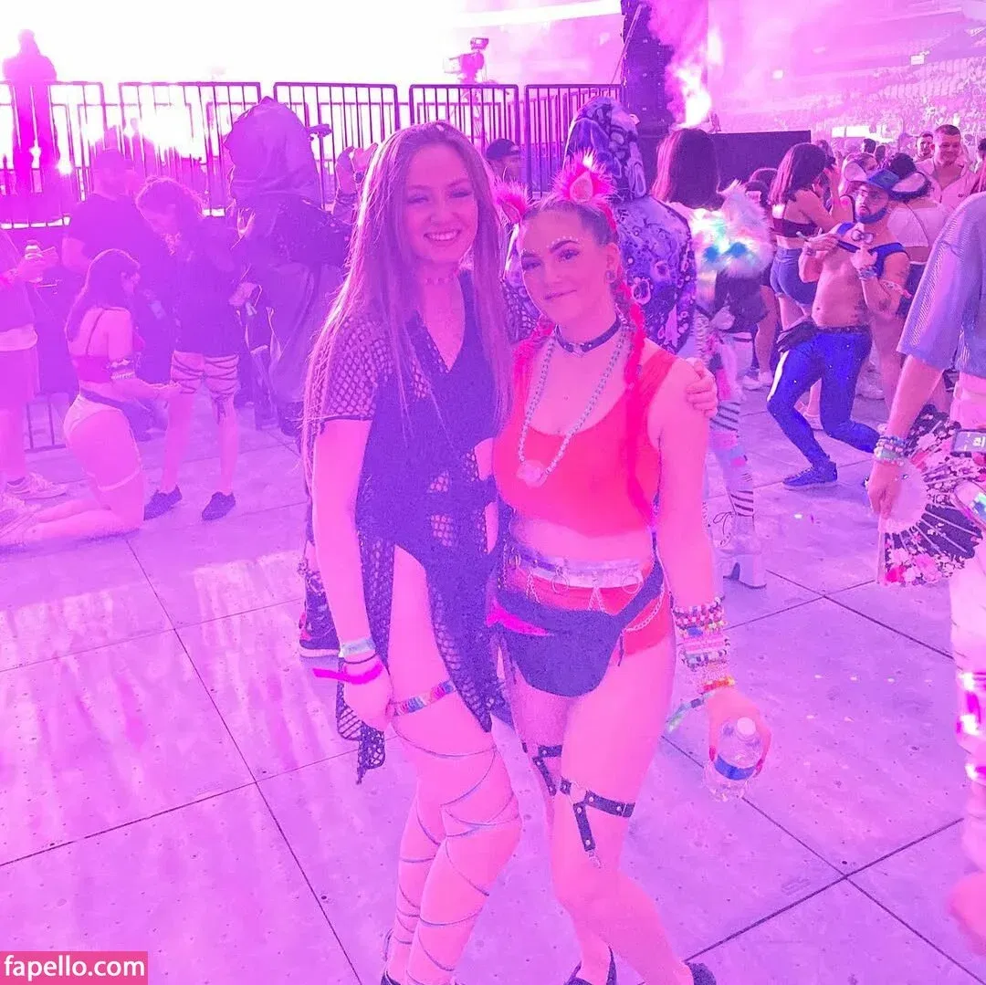 Chloe Moniz / https: / ravemumma Onlyfans Photo Gallery 