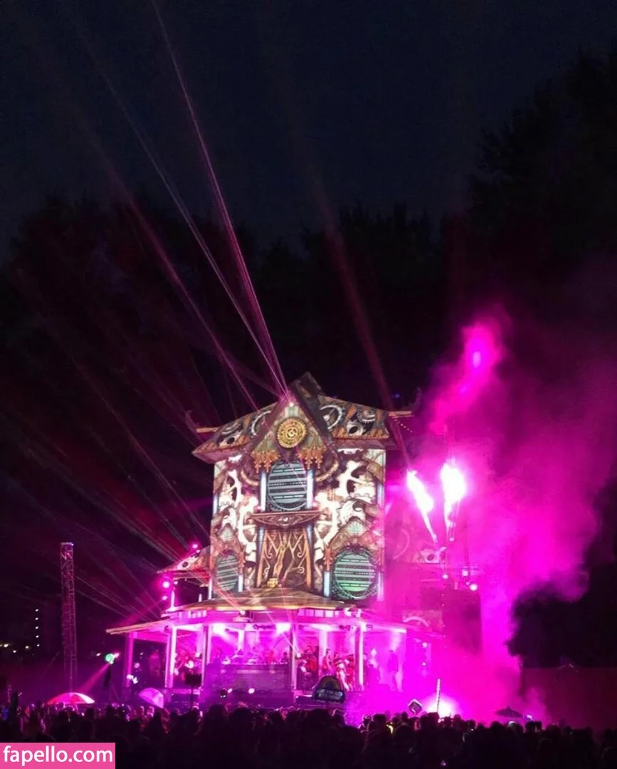 Chloe Moniz / https: / ravemumma Onlyfans Photo Gallery 