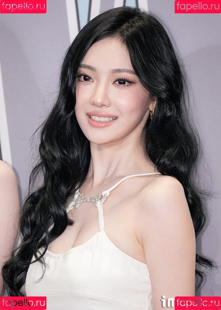 Ningning (æspa / aespa / imnotningning / littlechopper Onlyfans Photo Gallery 