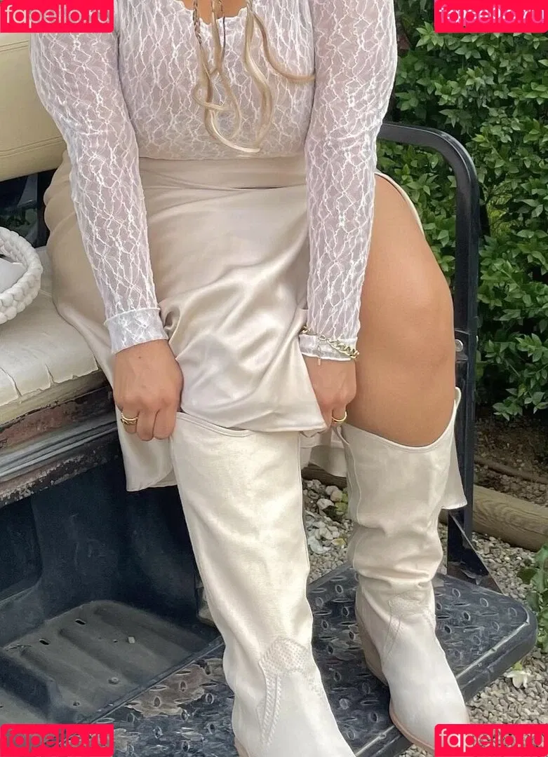Katelyn Folasade / katelyn_runck / katelynsade Onlyfans Photo Gallery 