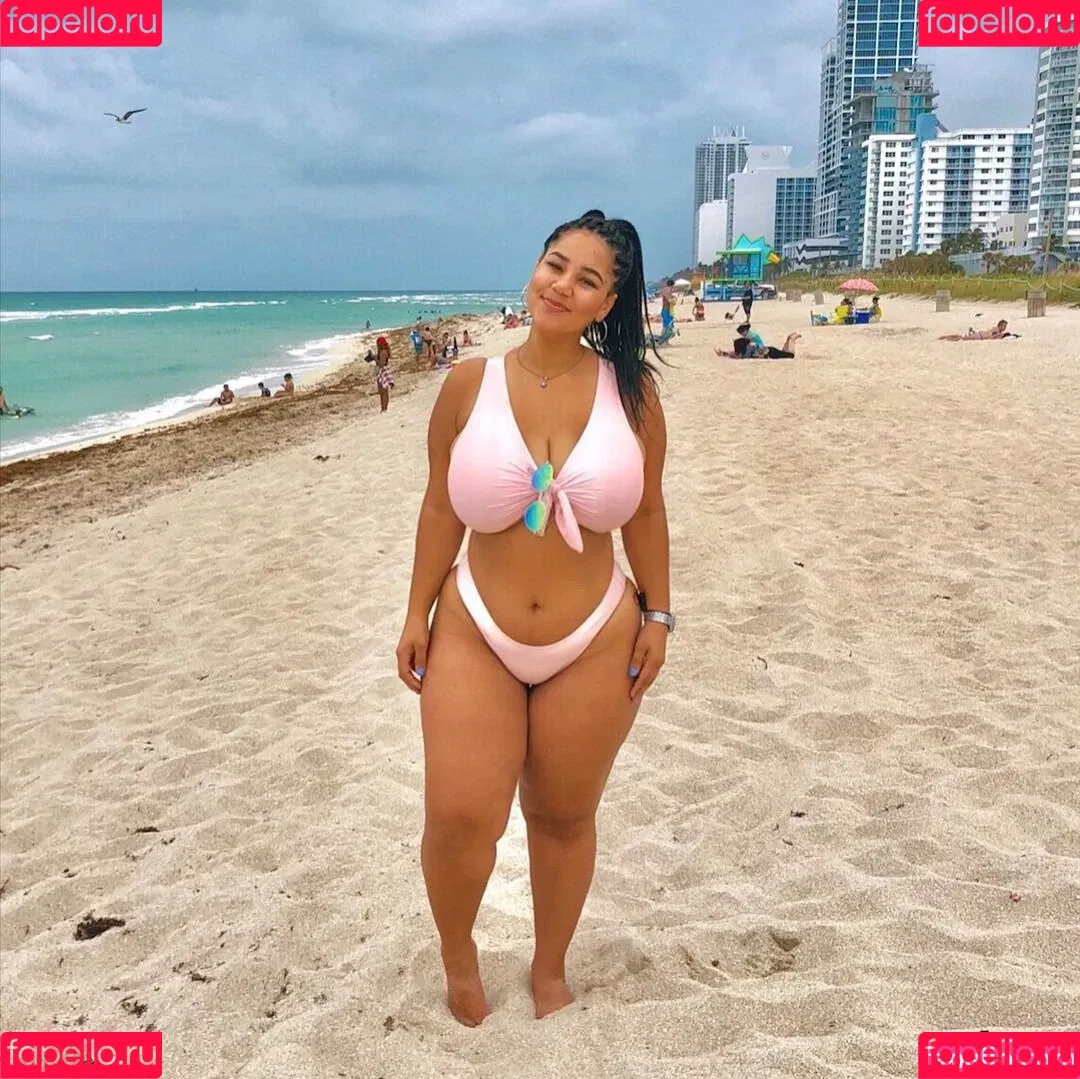 Katelyn Folasade / katelyn_runck / katelynsade Onlyfans Photo Gallery 