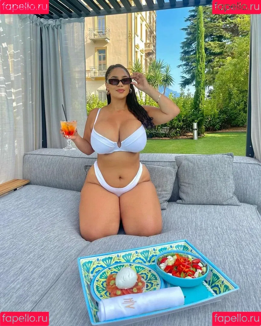 Katelyn Folasade / katelyn_runck / katelynsade Onlyfans Photo Gallery 