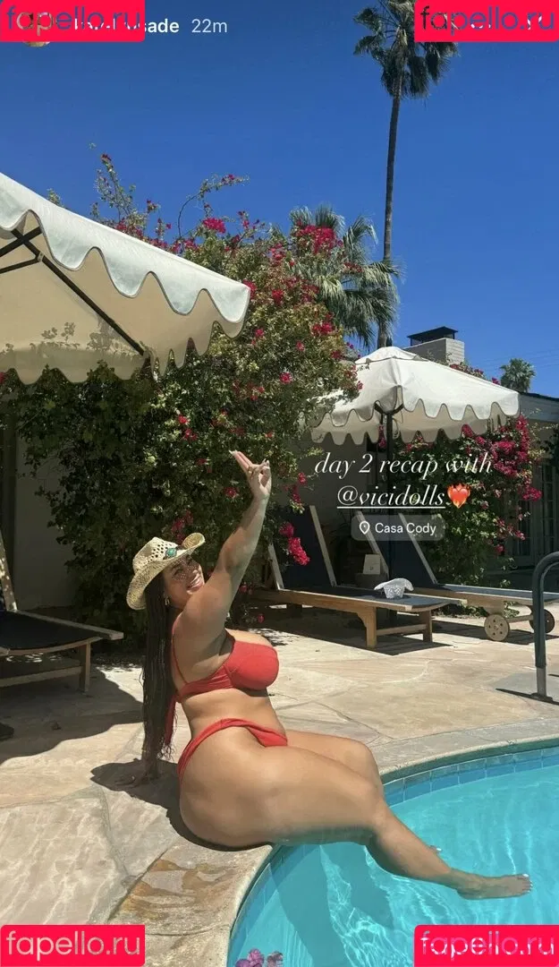 Katelyn Folasade / katelyn_runck / katelynsade Onlyfans Photo Gallery 