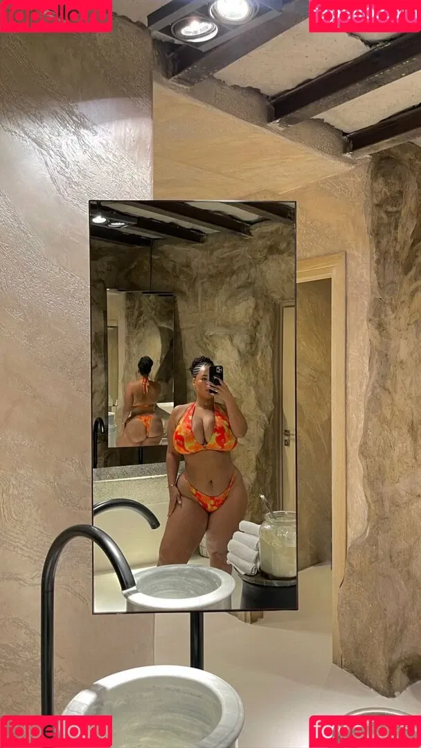 Katelyn Folasade / katelyn_runck / katelynsade Onlyfans Photo Gallery 