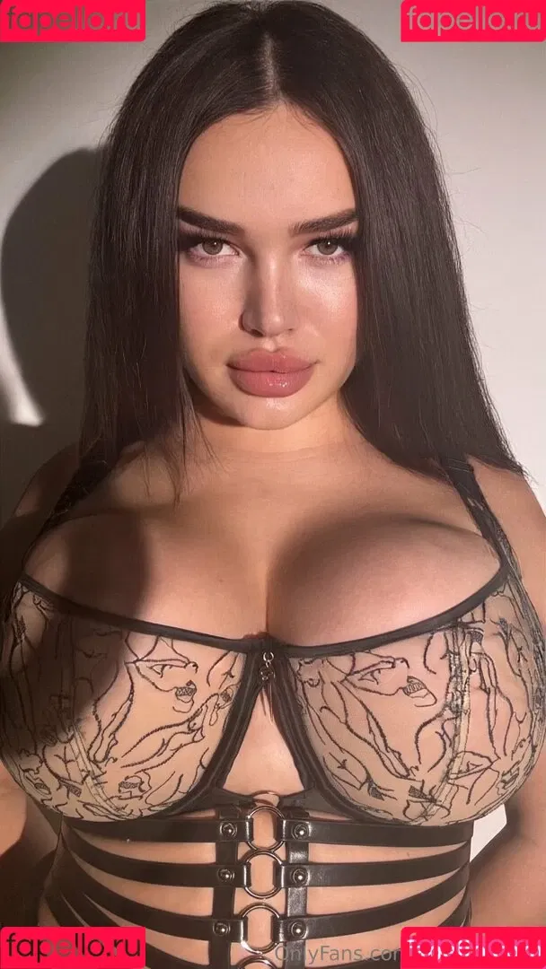 busty_bella_ / bustyy_bella Onlyfans Photo Gallery 