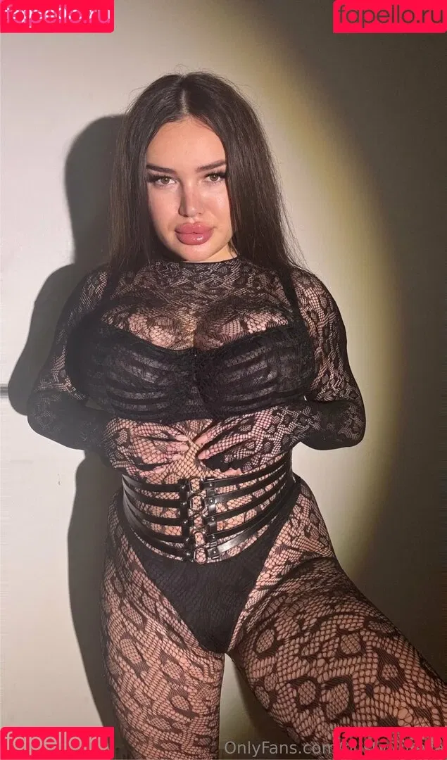 busty_bella_ / bustyy_bella Onlyfans Photo Gallery 