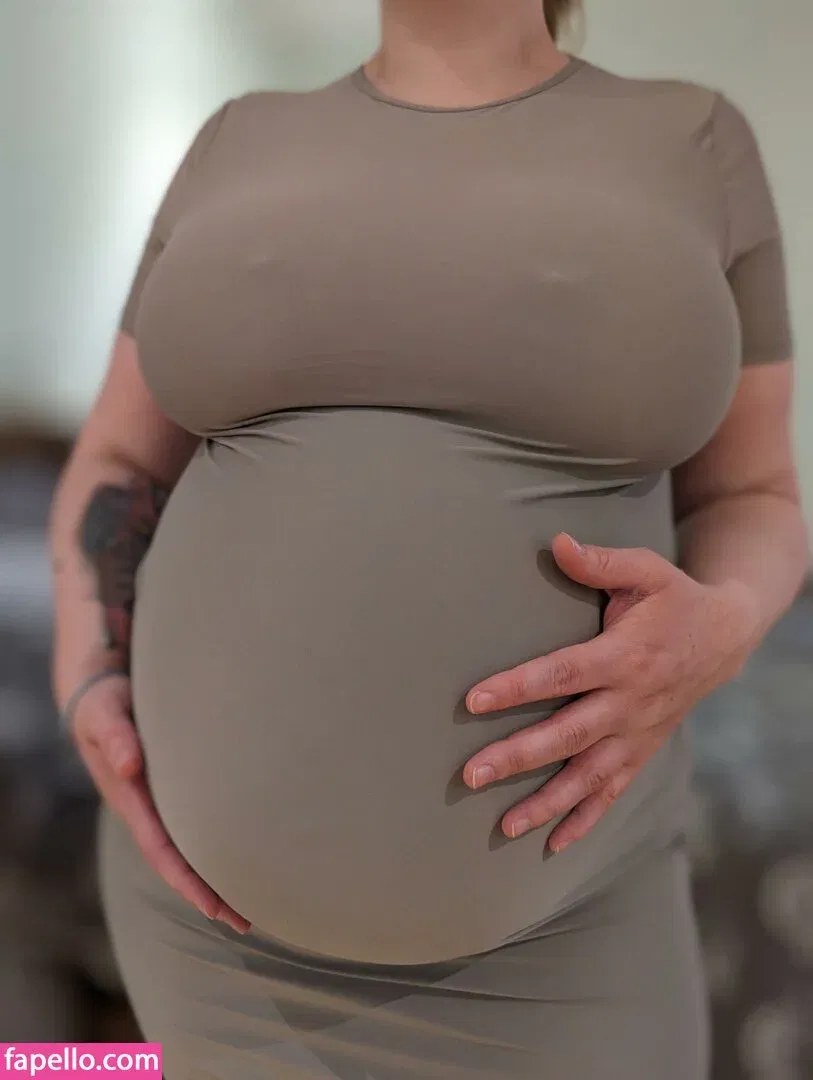 busty_bella_ / bustyy_bella Onlyfans Photo Gallery 