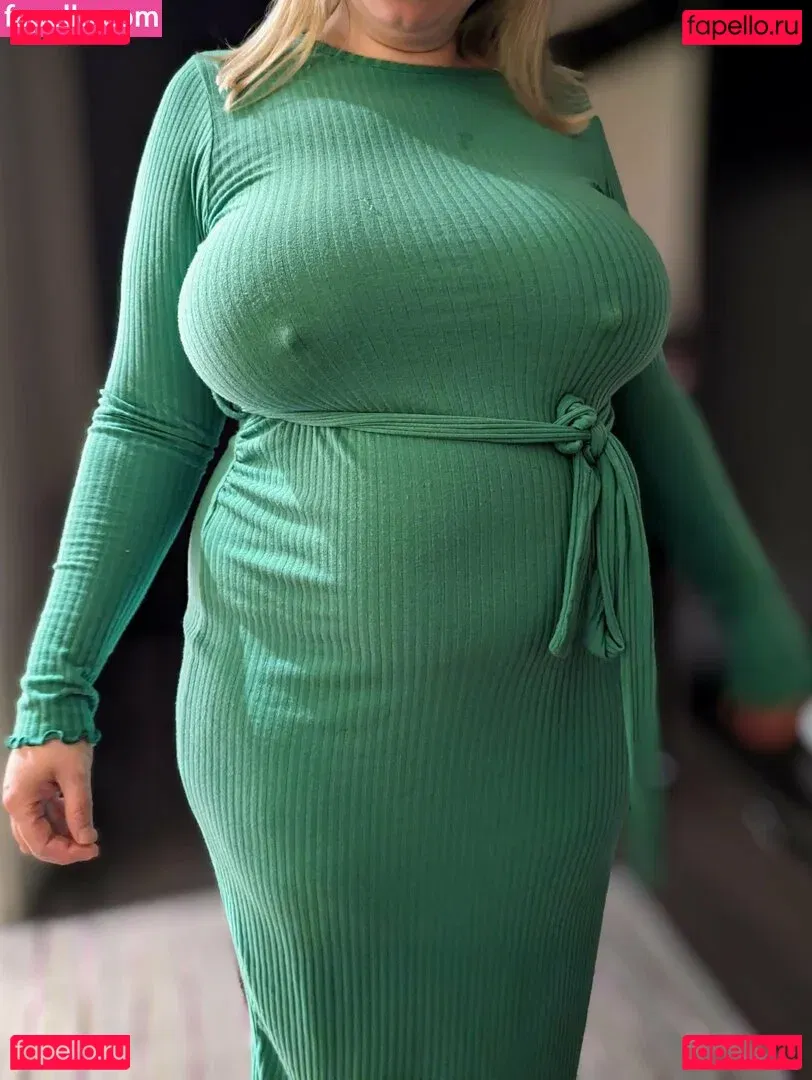 busty_bella_ / bustyy_bella Onlyfans Photo Gallery 