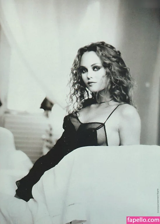 Vanessa Paradis / vanessa.paradis Onlyfans Photo Gallery 