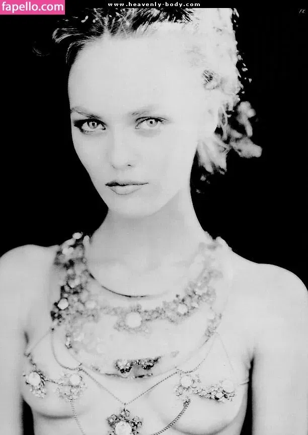 Vanessa Paradis / vanessa.paradis Onlyfans Photo Gallery 