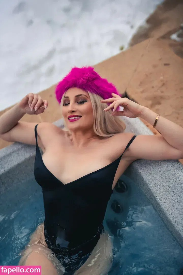 Holly Wolf Onlyfans Photo Gallery 