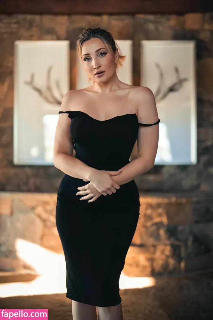 Holly Wolf Onlyfans Photo Gallery 