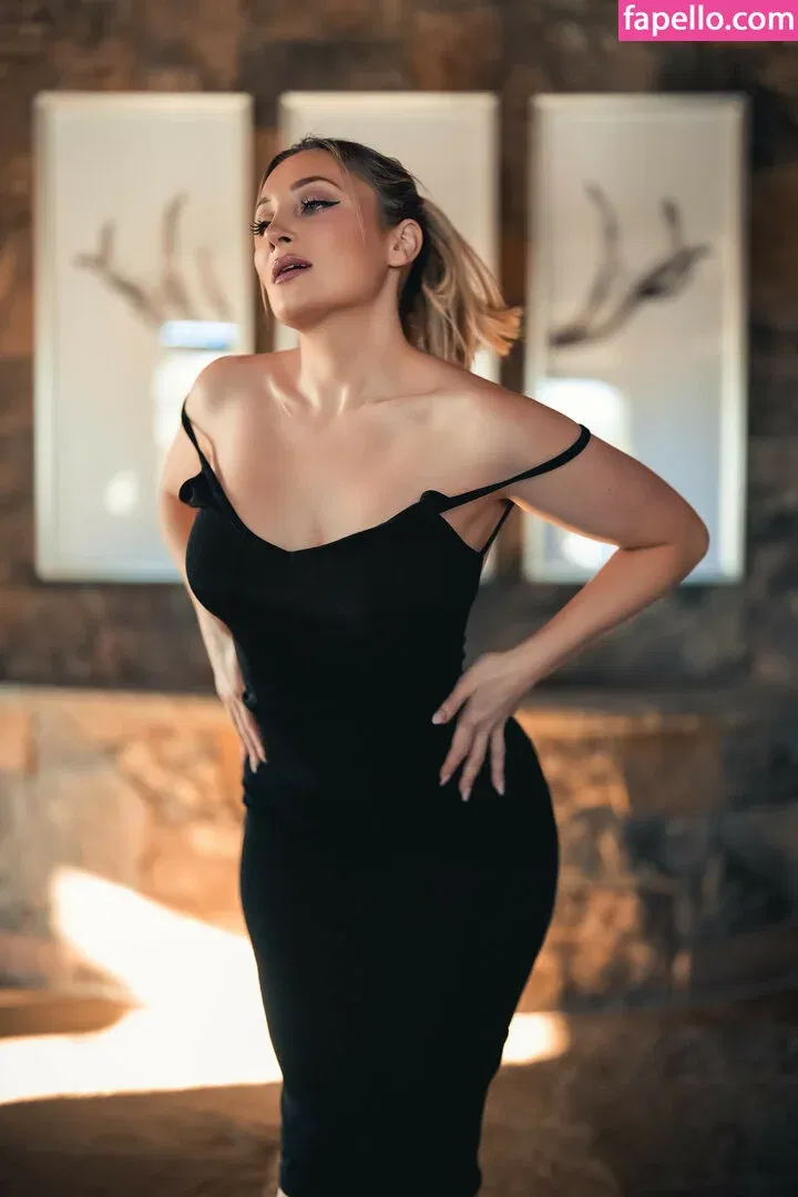 Holly Wolf Onlyfans Photo Gallery 