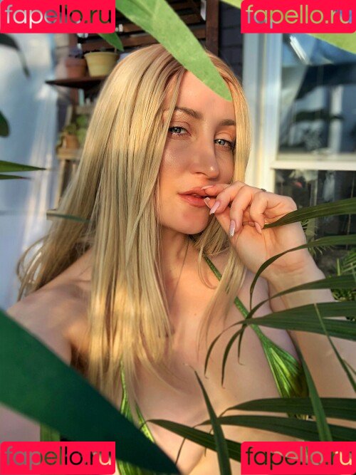 Holly Wolf Onlyfans Photo Gallery 