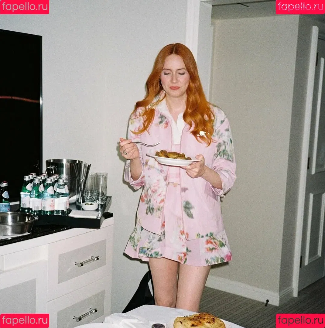 Karen Gillan / karengillan Onlyfans Photo Gallery 