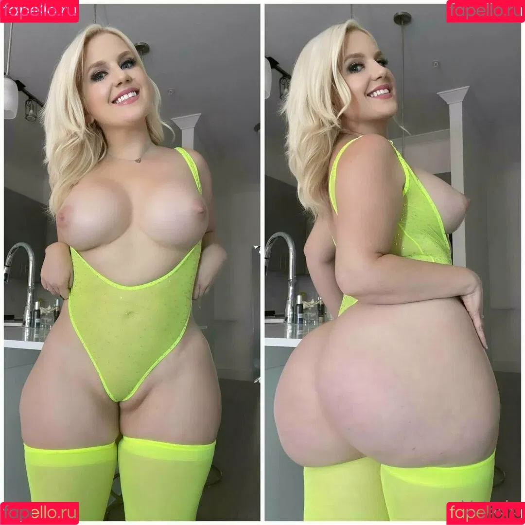 vaya_jade / victoriaa_jade Onlyfans Photo Gallery 