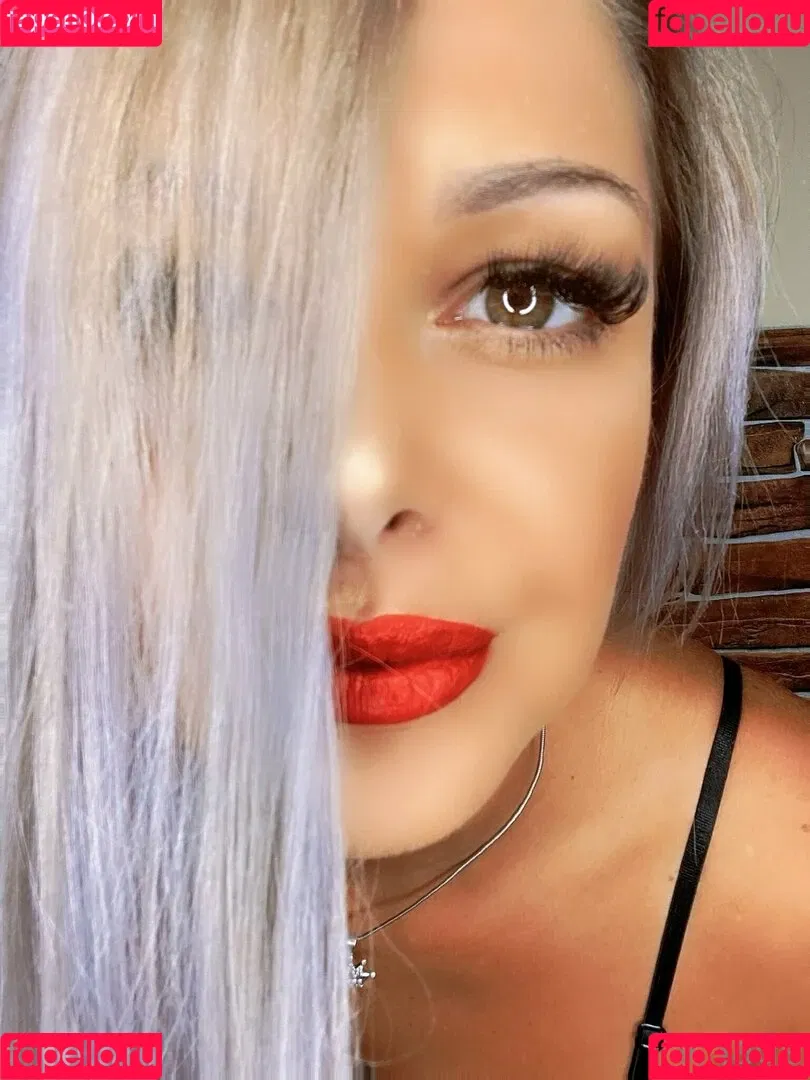 vaya_jade / victoriaa_jade Onlyfans Photo Gallery 