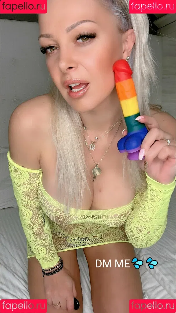vaya_jade / victoriaa_jade Onlyfans Photo Gallery 