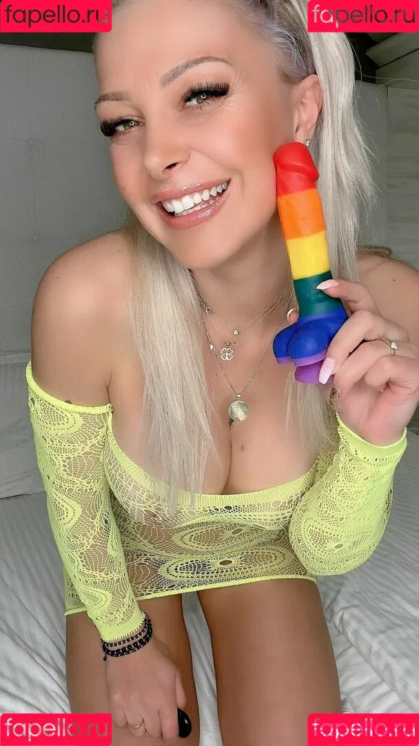 vaya_jade / victoriaa_jade Onlyfans Photo Gallery 