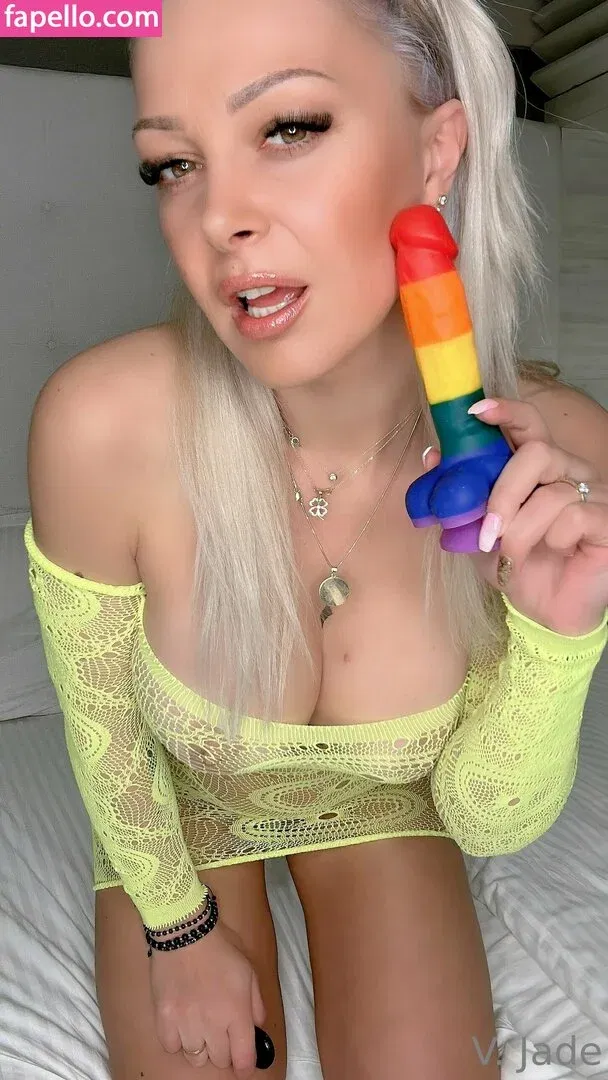 vaya_jade / victoriaa_jade Onlyfans Photo Gallery 