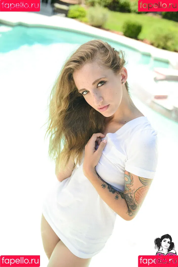 Luxlee / lexxxiluxe Onlyfans Photo Gallery 