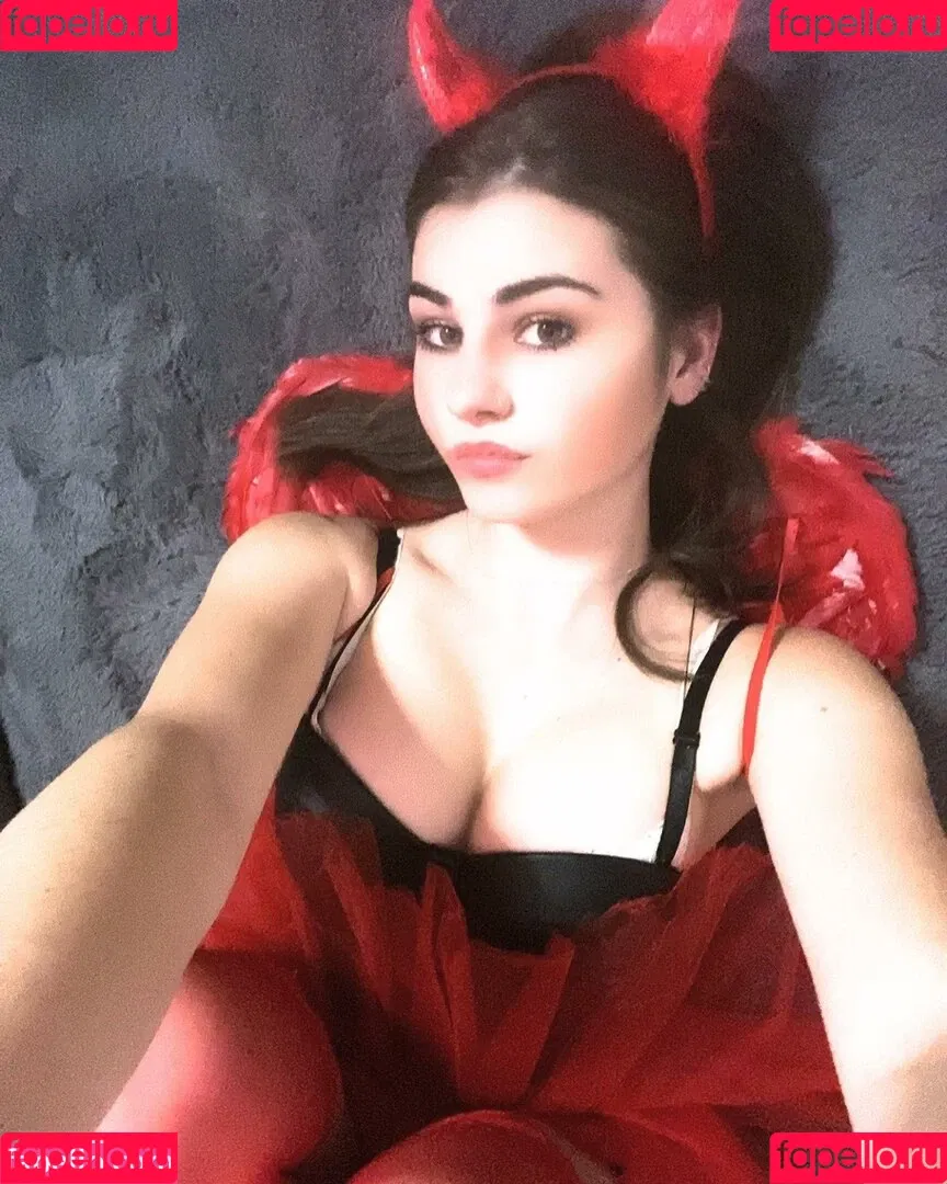 Skye / Skye Doll / dolly6.6 / skyepastapins / skyesharp Onlyfans Photo Gallery 
