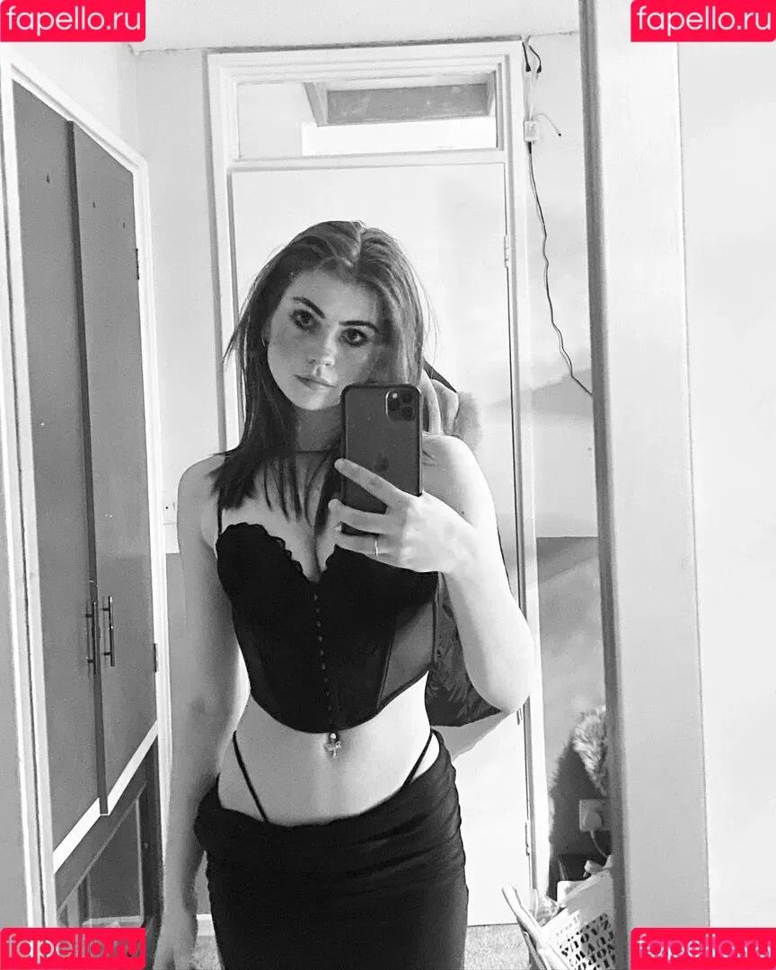 Skye / Skye Doll / dolly6.6 / skyepastapins / skyesharp Onlyfans Photo Gallery 