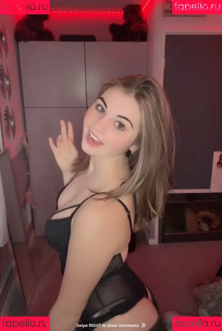 Skye / Skye Doll / dolly6.6 / skyepastapins / skyesharp Onlyfans Photo Gallery 