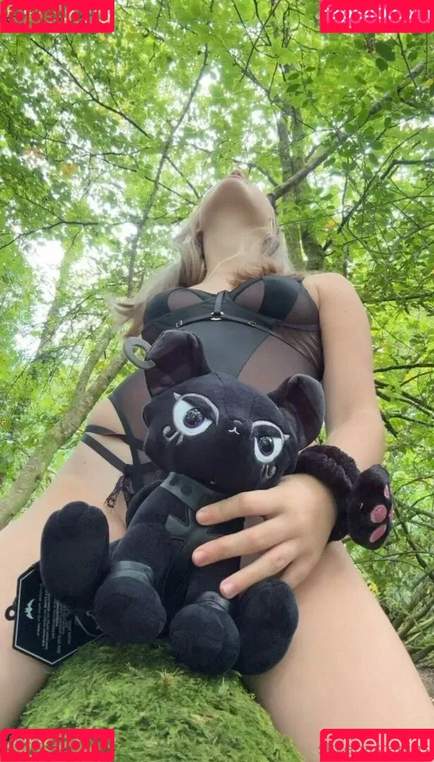 Skye / Skye Doll / dolly6.6 / skyepastapins / skyesharp Onlyfans Photo Gallery 