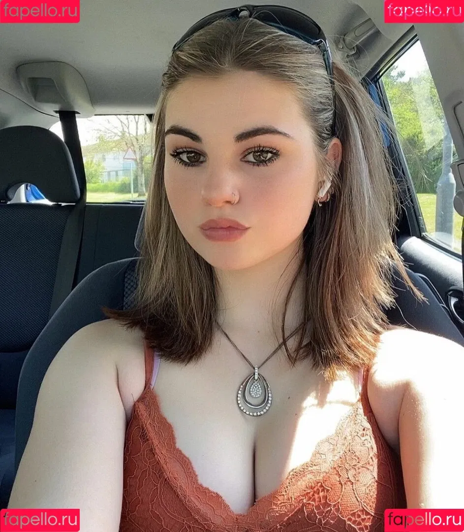 Skye / Skye Doll / dolly6.6 / skyepastapins / skyesharp Onlyfans Photo Gallery 