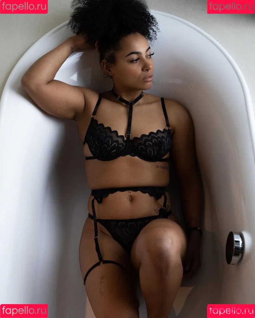 graefiin_melanin / graefiinmelanin Onlyfans Photo Gallery 