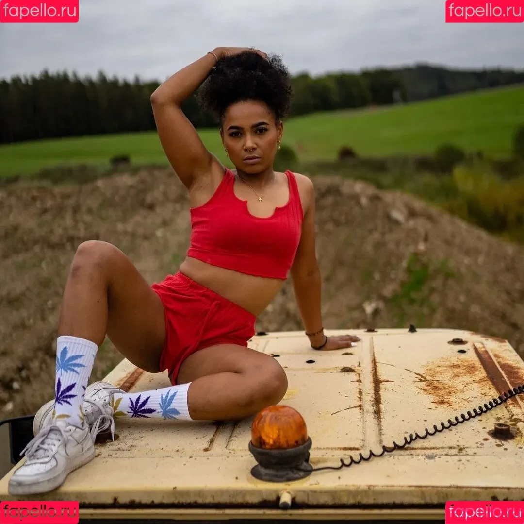 graefiin_melanin / graefiinmelanin Onlyfans Photo Gallery 