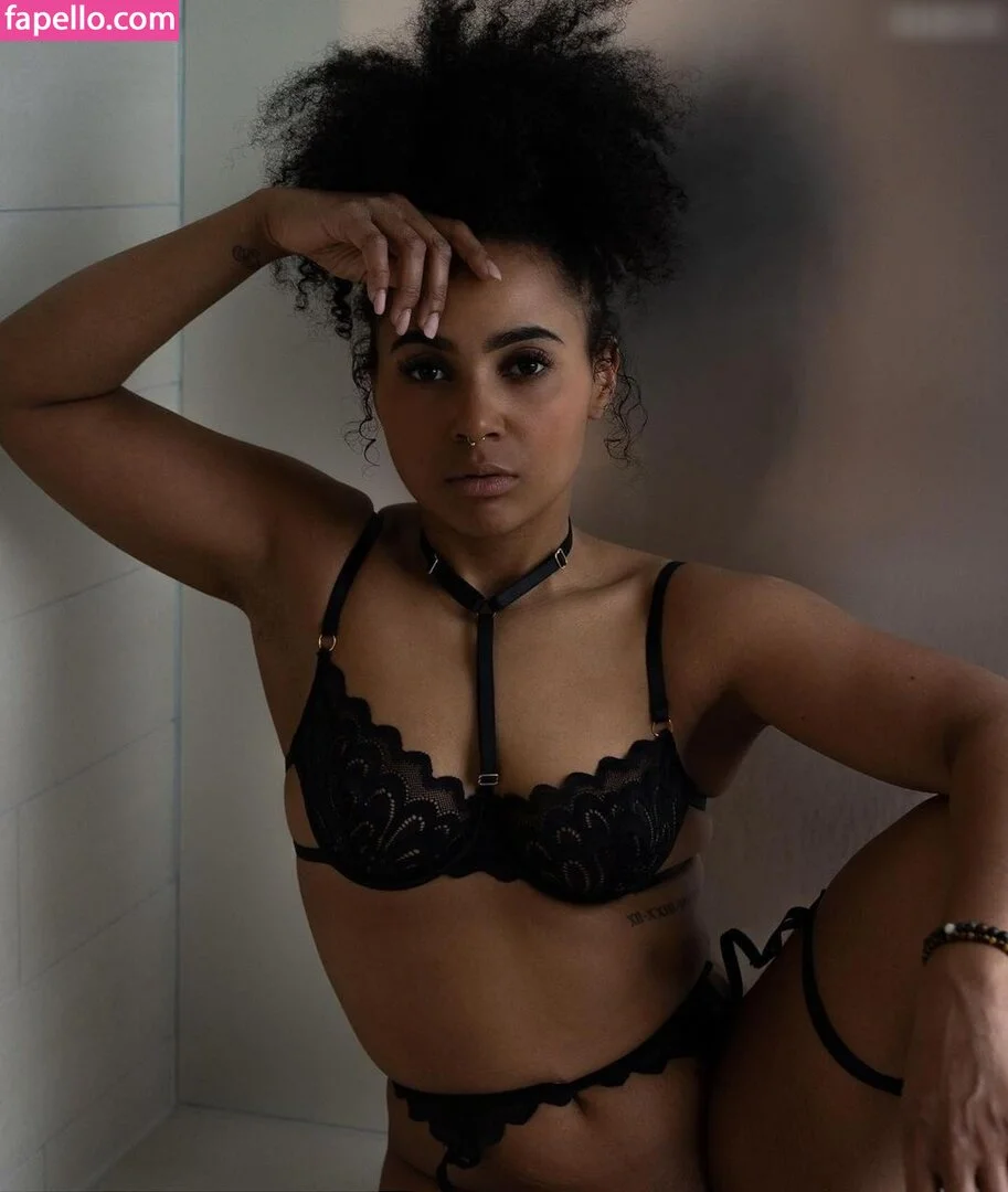 graefiin_melanin / graefiinmelanin Onlyfans Photo Gallery 