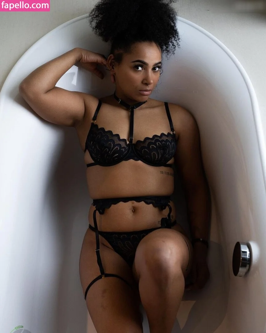 graefiin_melanin / graefiinmelanin Onlyfans Photo Gallery 