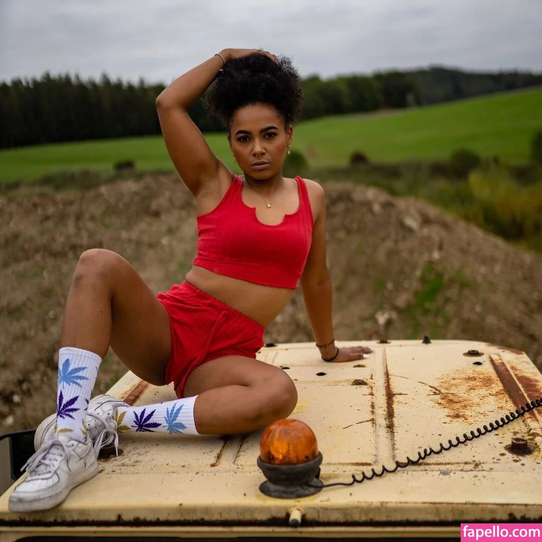 graefiin_melanin / graefiinmelanin Onlyfans Photo Gallery 