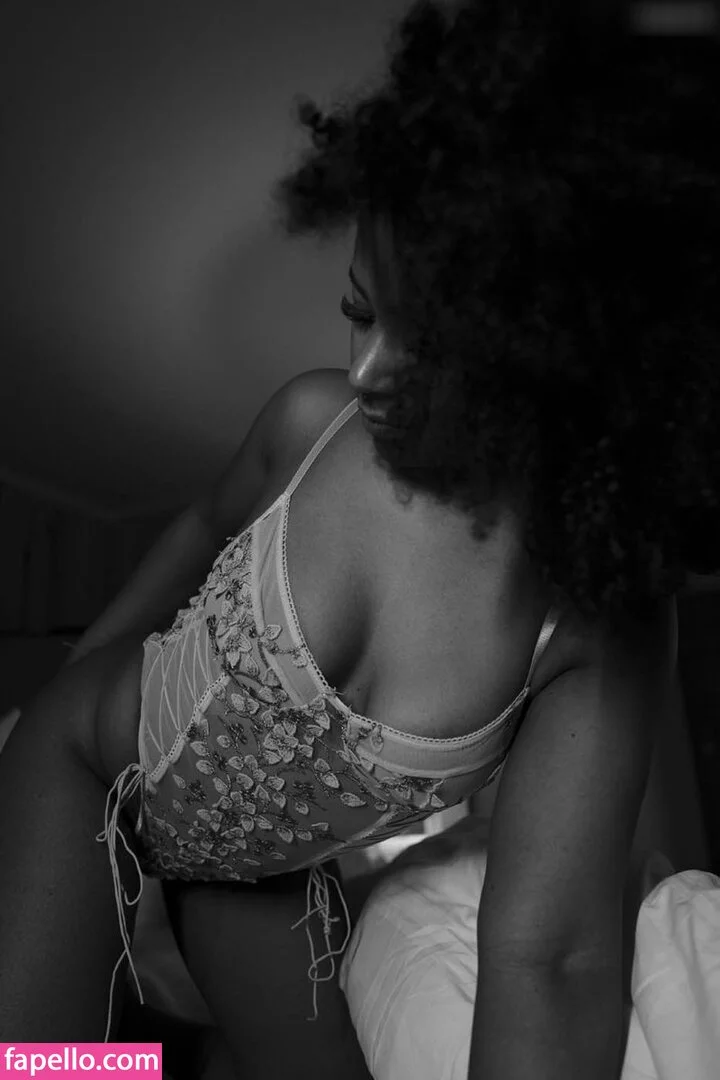 graefiin_melanin / graefiinmelanin Onlyfans Photo Gallery 