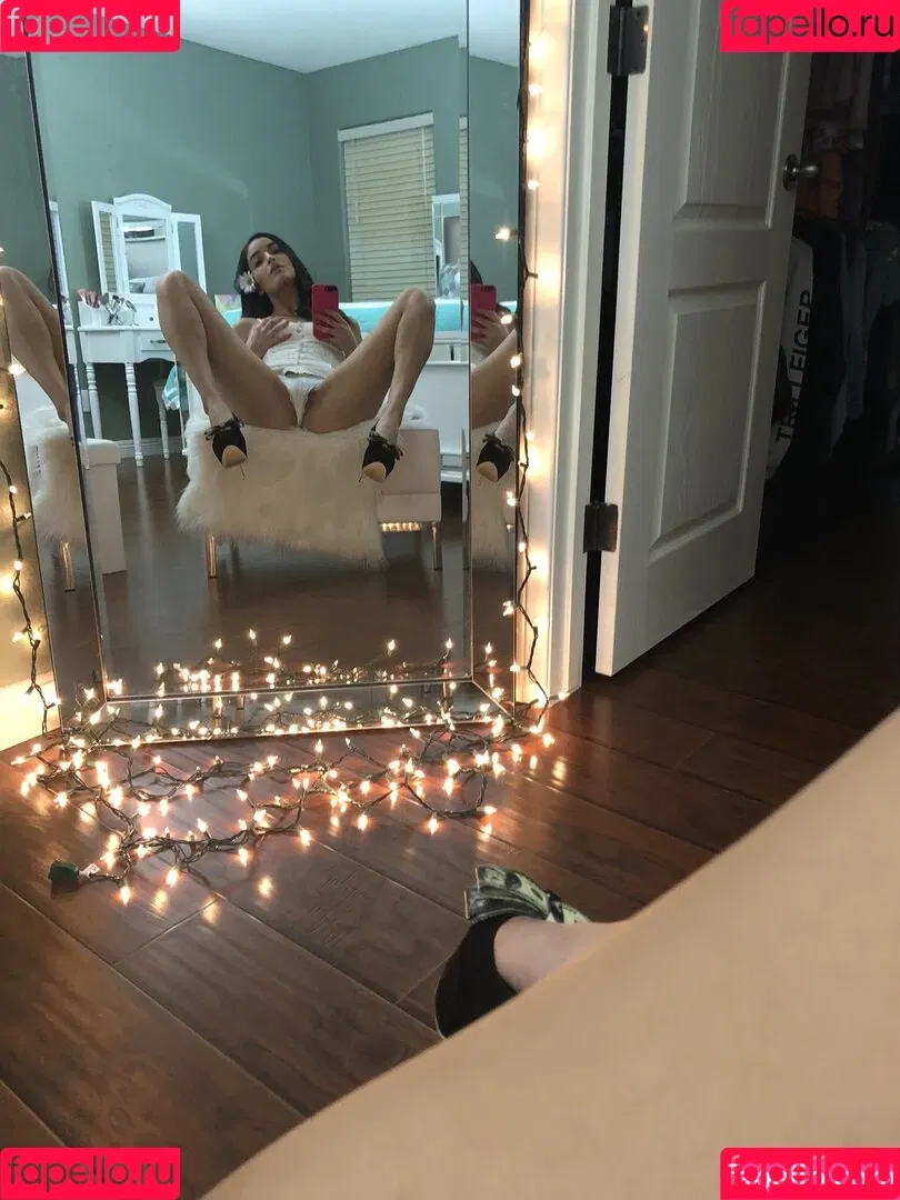 Emily Willis / emilywillisx3 / emilywillisxoxo / emilywillisxxx Onlyfans Photo Gallery 