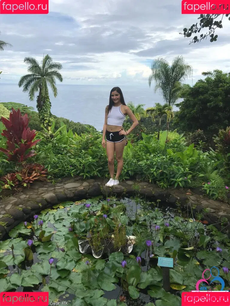 Emily Willis / emilywillisx3 / emilywillisxoxo / emilywillisxxx Onlyfans Photo Gallery 