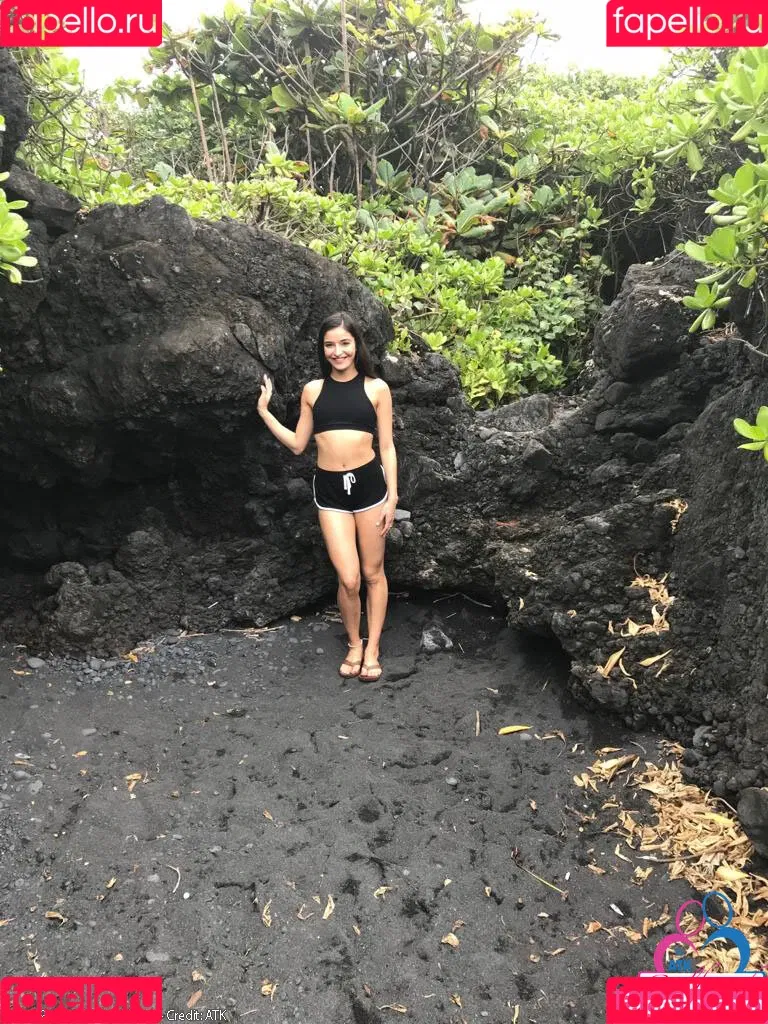 Emily Willis / emilywillisx3 / emilywillisxoxo / emilywillisxxx Onlyfans Photo Gallery 