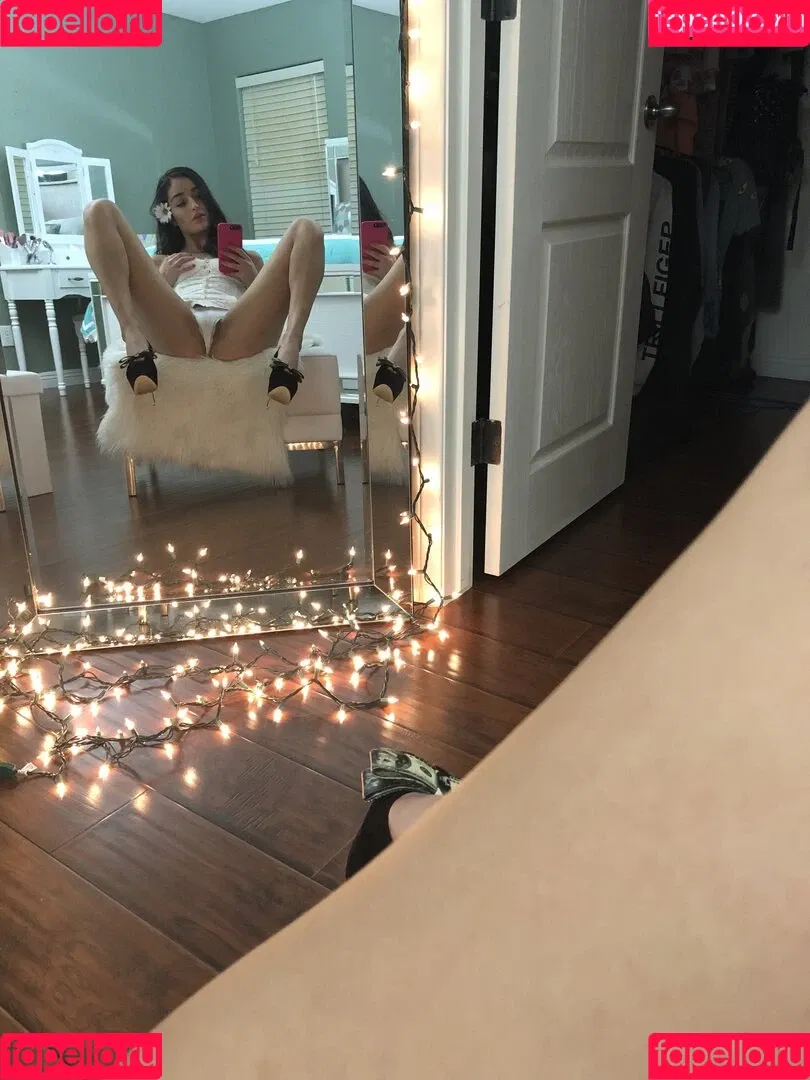 Emily Willis / emilywillisx3 / emilywillisxoxo / emilywillisxxx Onlyfans Photo Gallery 