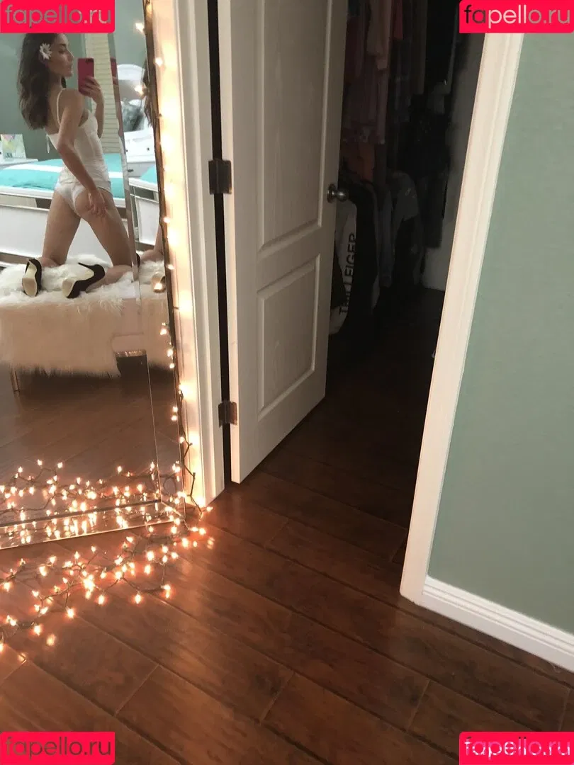 Emily Willis / emilywillisx3 / emilywillisxoxo / emilywillisxxx Onlyfans Photo Gallery 
