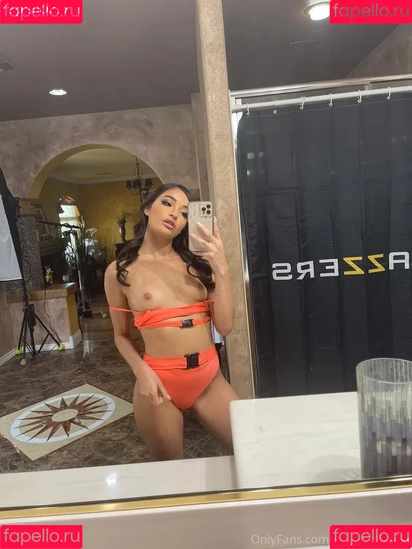 Emily Willis / emilywillisx3 / emilywillisxoxo / emilywillisxxx Onlyfans Photo Gallery 