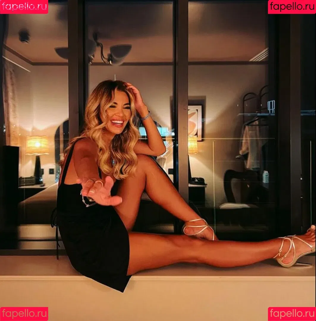 Christine McGuinness / mrscmcguinness Onlyfans Photo Gallery 