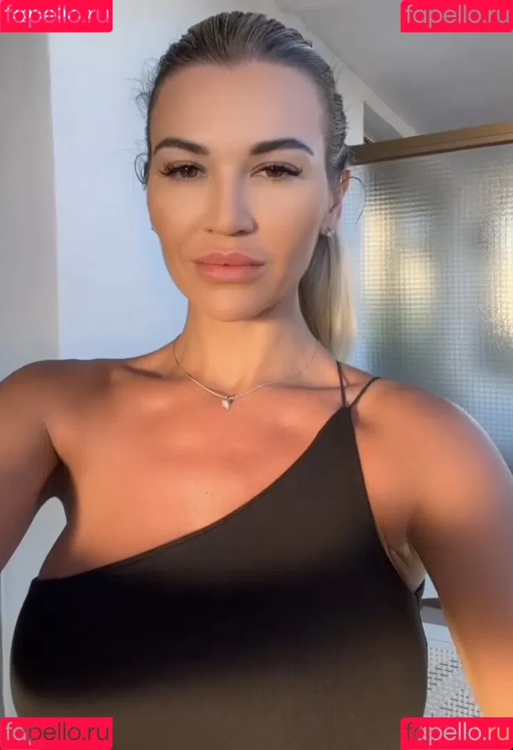 Christine McGuinness / mrscmcguinness Onlyfans Photo Gallery 
