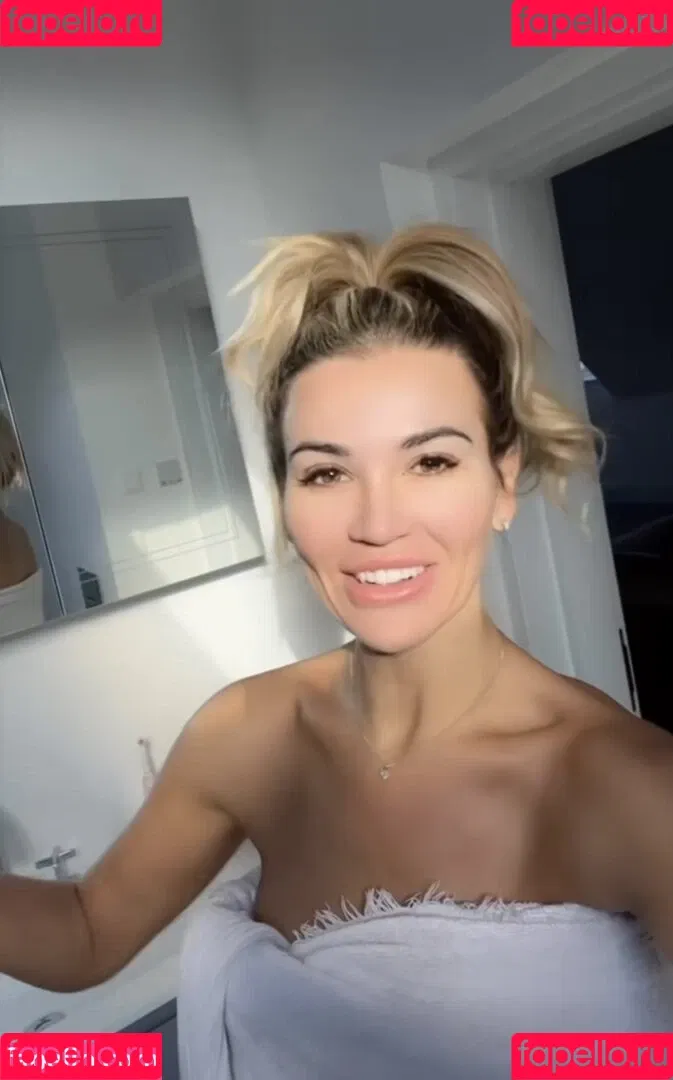 Christine McGuinness / mrscmcguinness Onlyfans Photo Gallery 