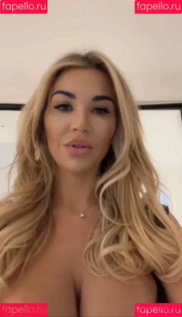 Christine McGuinness / mrscmcguinness Onlyfans Photo Gallery 